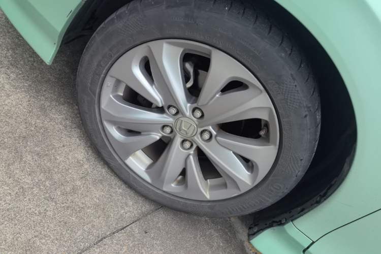 Used Honda Jade 2017 1.8L automatic Comfort version 5 seats Left Front Wheel Hub