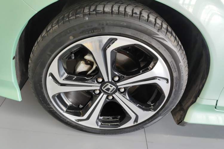 Used Honda Jade 2017 210 TURBO CVT Luxury Edition 5 Seats Left Front Wheel Hub