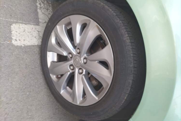 Used Honda Jade 2017 1.8L automatic Comfort version 5 seats Right Front Wheel Hub