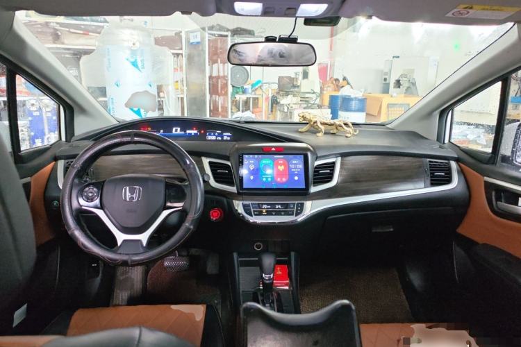Used Honda Jade 2017 1.8L automatic Comfort version 5 seats Center Console