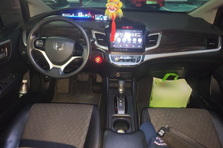 Used Honda Jade 2017 1.8L automatic Comfort version 5 seats Center Console
