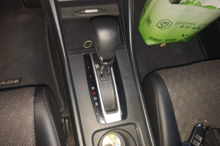 Used Honda Jade 2017 1.8L automatic Comfort version 5 seats Gear Lever