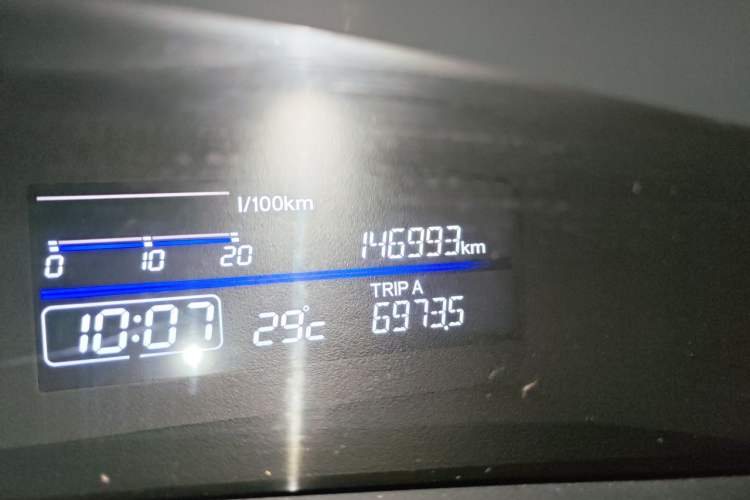 Used Honda Jade 2017 1.8L automatic Comfort version 5 seats Odometer Close Up