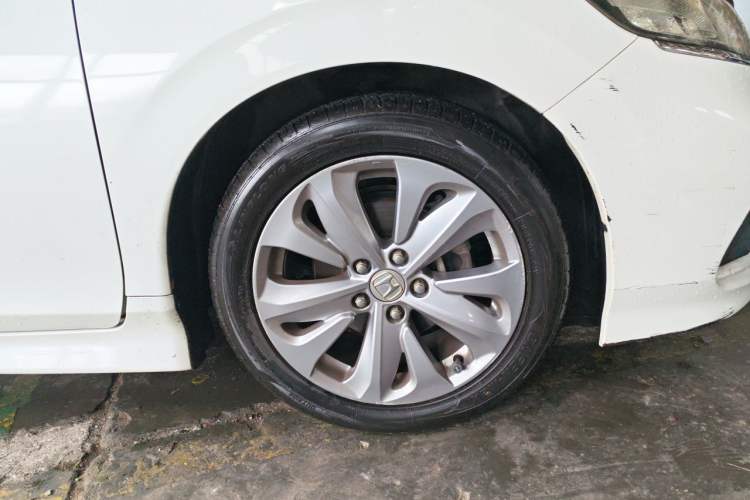 Used Honda Jade 2017 1.8L automatic Comfort version 5 seats Right Front Wheel Hub