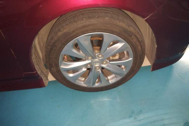 Used Honda Jade 2017 1.8L automatic Comfort version 5 seats Right Front Wheel Hub