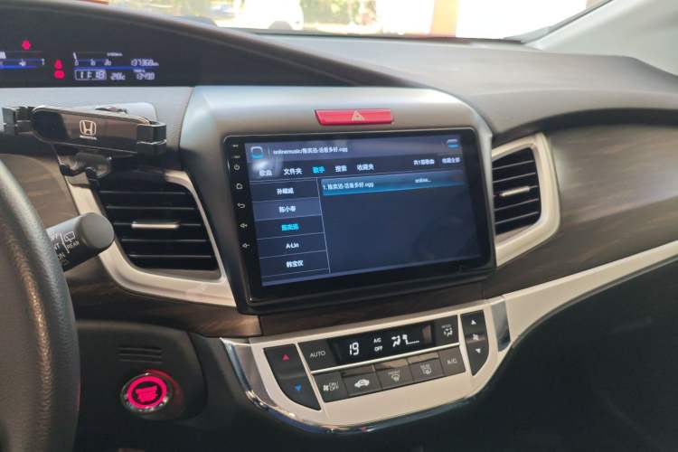 Used Honda Jade 2017 1.8L automatic Comfort version 5 seats Audio And AC Panel