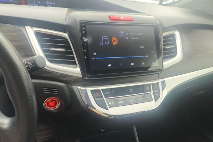 Used Honda Jade 2017 1.8L automatic Comfort version 5 seats Audio And AC Panel