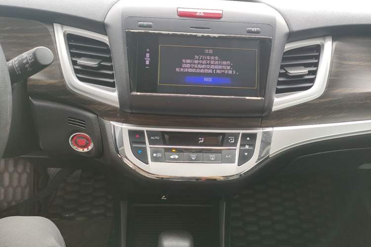 Used Honda Jade 2017 1.8L automatic Comfort version 5 seats Audio And AC Panel