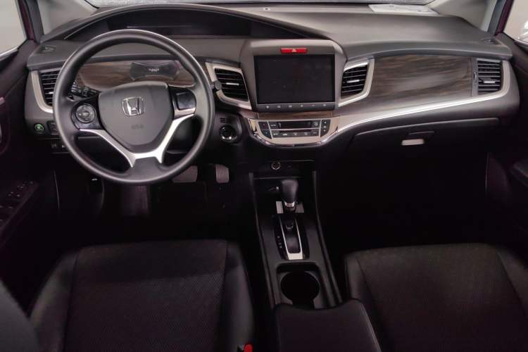Used Honda Jade 2017 1.8L automatic Comfort version 5 seats Center Console