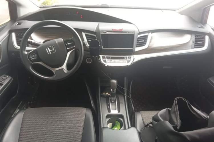 Used Honda Jade 2017 1.8L automatic Comfort version 5 seats Center Console