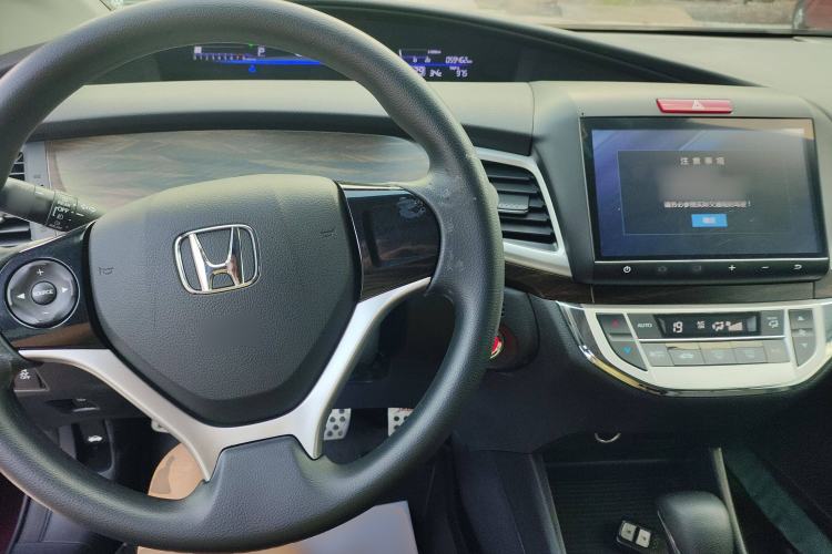 Used Honda Jade 2017 1.8L automatic Comfort version 5 seats Center Console