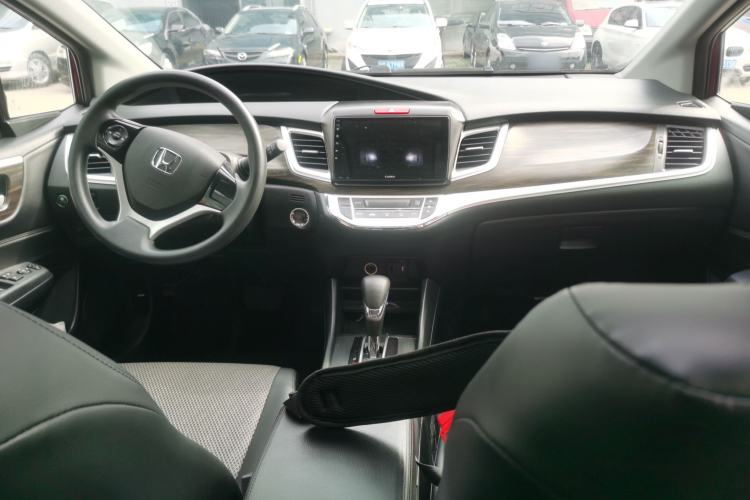 Used Honda Jade 2017 1.8L automatic Comfort version 5 seats Center Console
