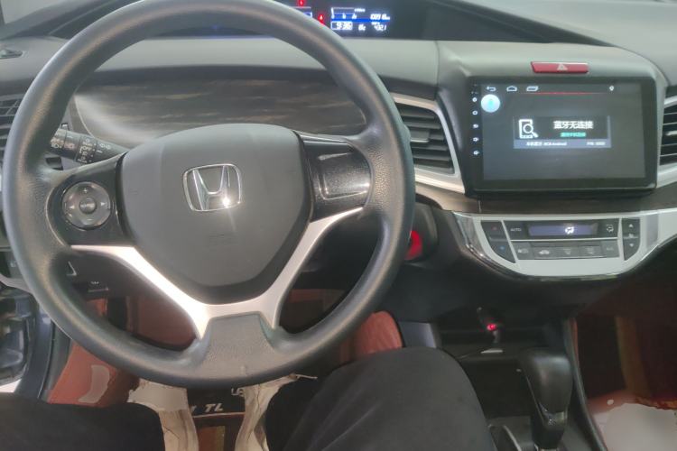 Used Honda Jade 2017 1.8L automatic Comfort version 5 seats Center Console