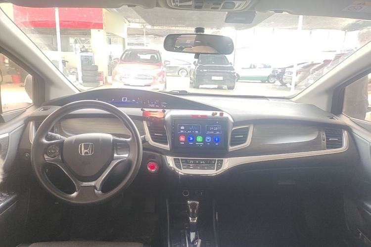 Used Honda Jade 2017 1.8L automatic Comfort version 5 seats Center Console