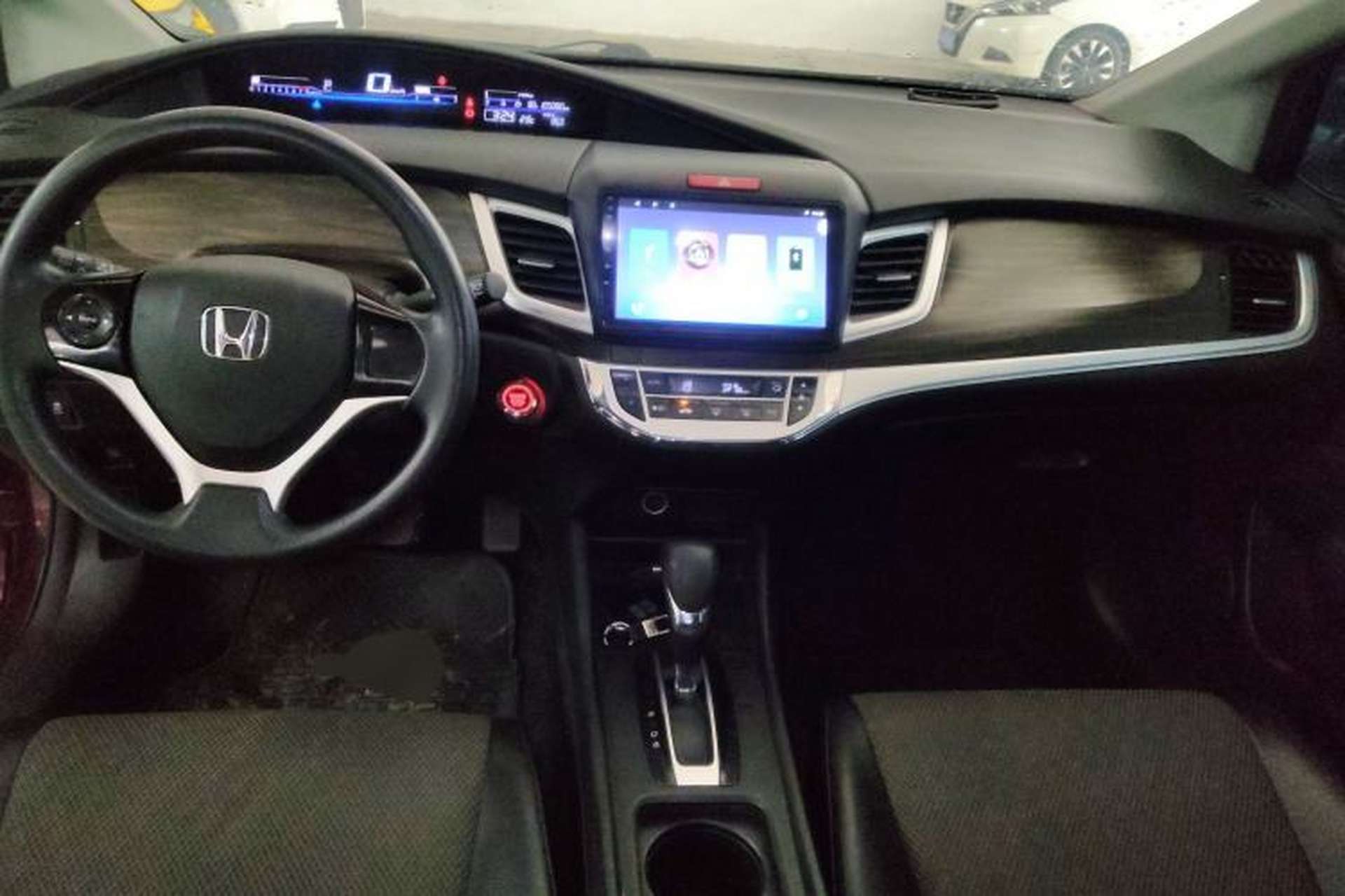 Used Honda Jade 2017 1.8L automatic Comfort version 5 seats Center Console