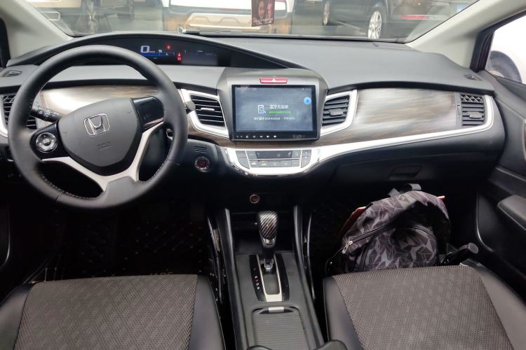 Used Honda Jade 2017 1.8L automatic Comfort version 5 seats Center Console