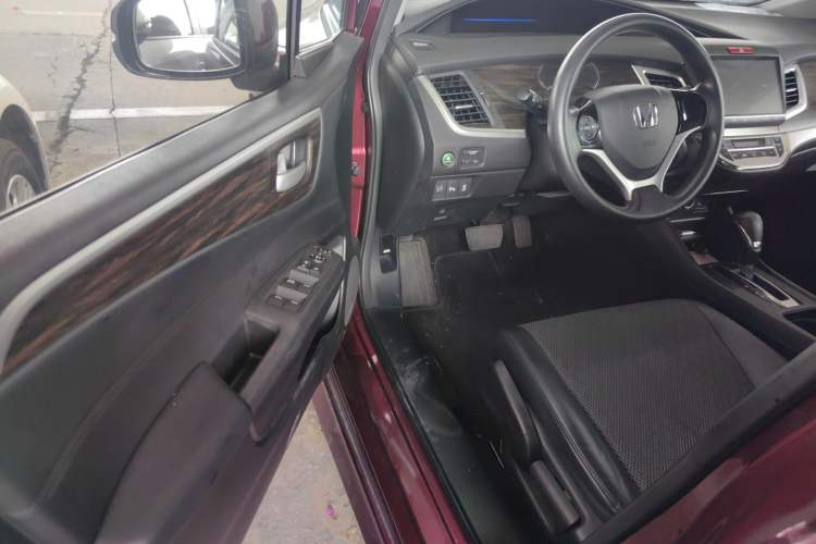 Used Honda Jade 2017 1.8L automatic Comfort version 5 seats Driver Seat