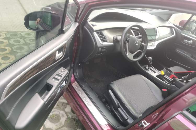 Used Honda Jade 2017 1.8L automatic Comfort version 5 seats Driver Seat
