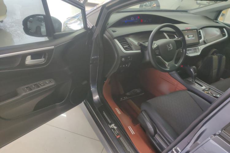 Used Honda Jade 2017 1.8L automatic Comfort version 5 seats Driver Seat