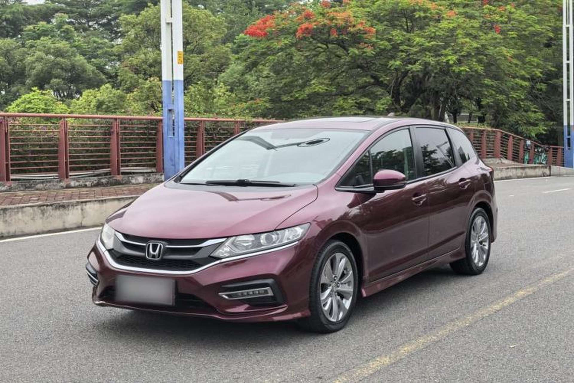 Used Honda Jade 2017 1.8L automatic Comfort version 5 seats Exterior 2