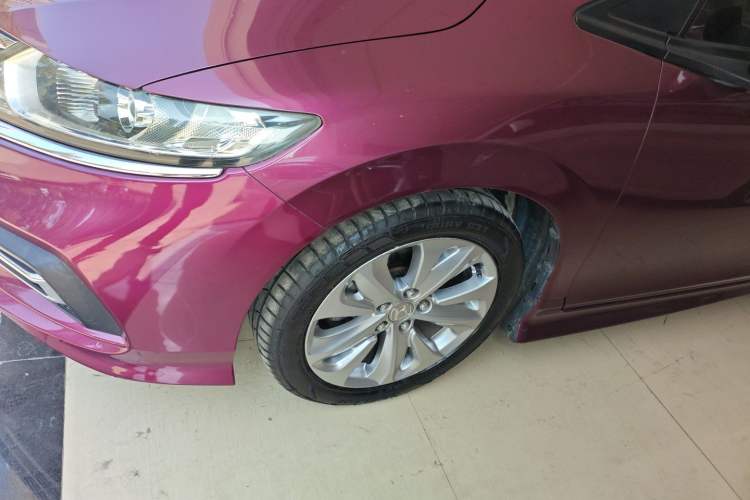 Used Honda Jade 2017 1.8L automatic Comfort version 5 seats Exterior 2