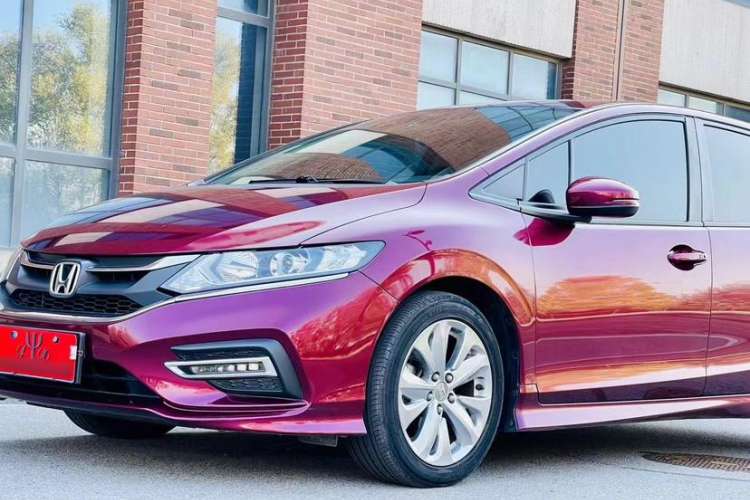 Used Honda Jade 2017 1.8L automatic Comfort version 5 seats Exterior 2