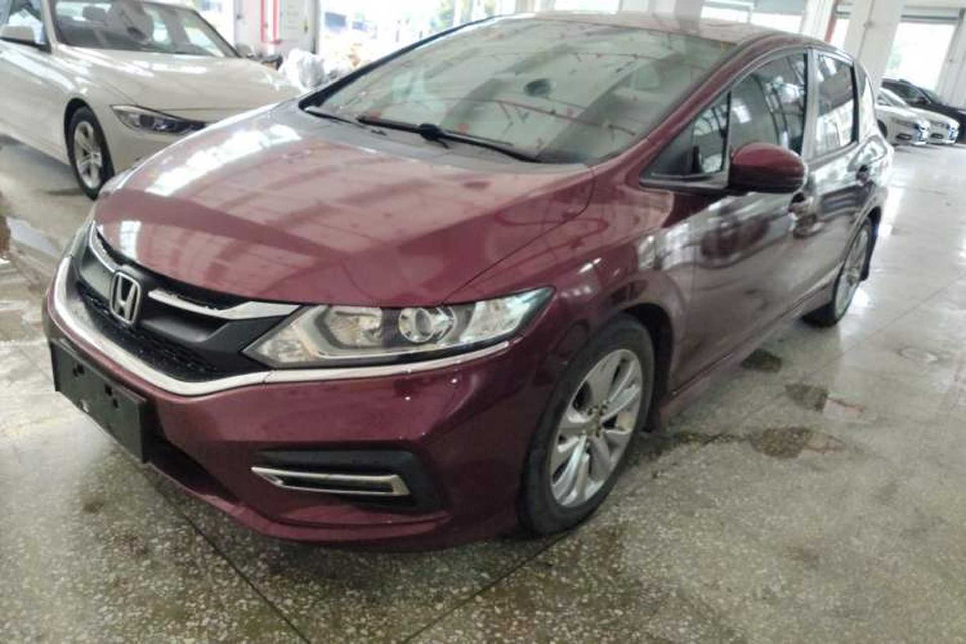 Used Honda Jade 2017 1.8L automatic Comfort version 5 seats Front Left 45 Deg