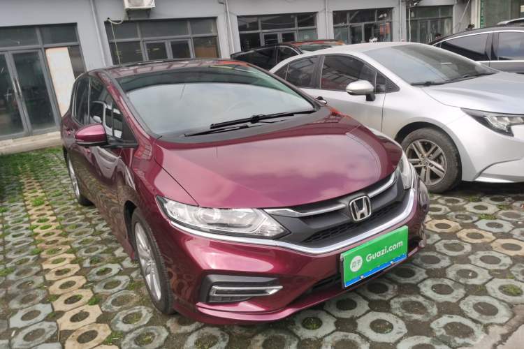 Used Honda Jade 2017 1.8L automatic Comfort version 5 seats Front Right 45 Deg