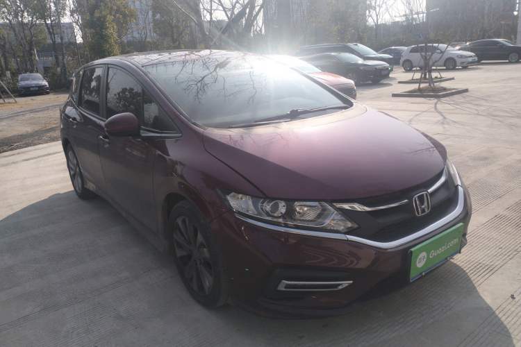 Used Honda Jade 2017 1.8L automatic Comfort version 5 seats Front Right 45 Deg