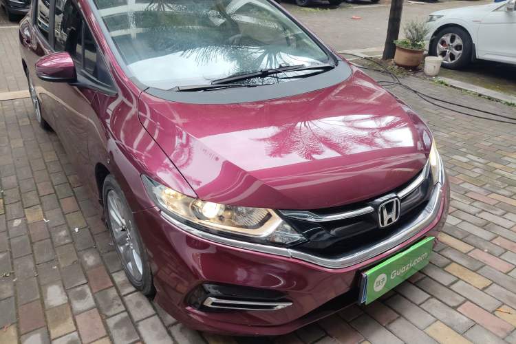 Used Honda Jade 2017 1.8L automatic Comfort version 5 seats Front Right 45 Deg