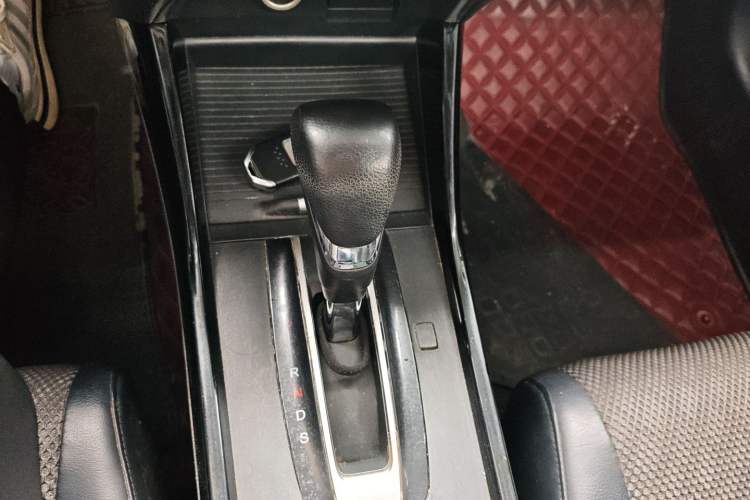 Used Honda Jade 2017 210TURBO CVT Fashion Edition 5-seater Gear Lever