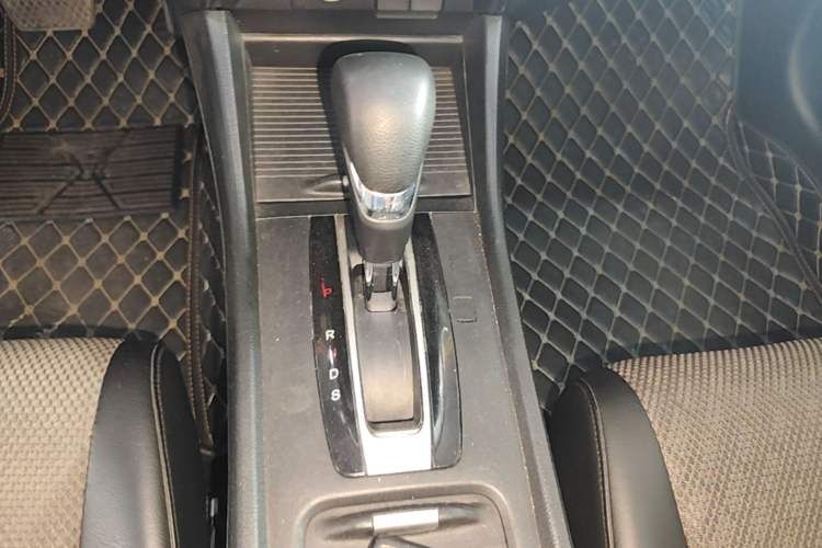 Used Honda Jade 2017 1.8L automatic Comfort version 5 seats Gear Lever
