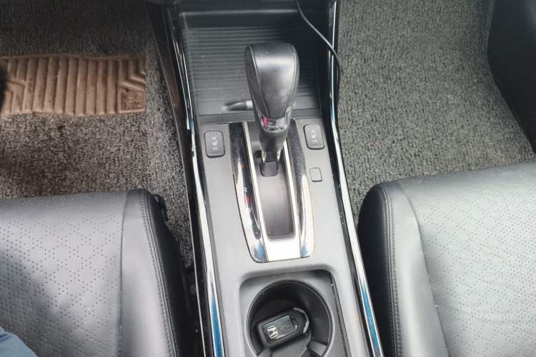 Used Honda Jade 2017 210 TURBO CVT Luxury Edition 5 Seats Gear Lever