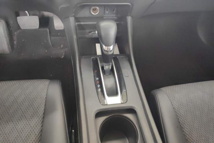 Used Honda Jade 2017 1.8L automatic Comfort version 5 seats Gear Lever
