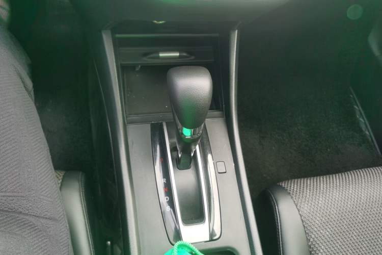 Used Honda Jade 2017 1.8L automatic Comfort version 5 seats Gear Lever
