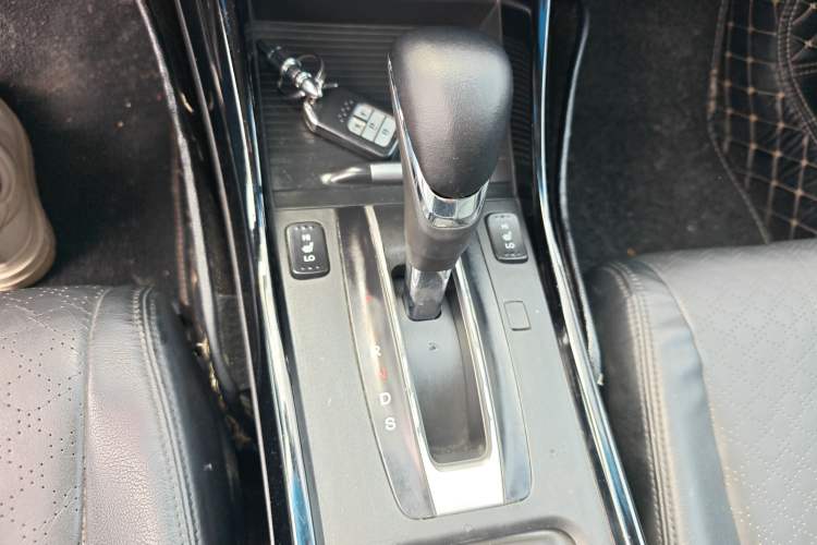 Used Honda Jade 2017 210 TURBO CVT Luxury Edition 5 Seats Gear Lever