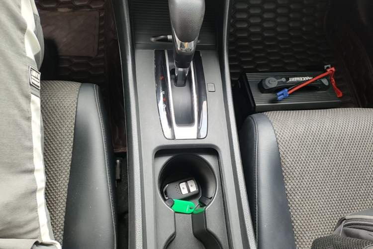 Used Honda Jade 2017 1.8L automatic Comfort version 5 seats Gear Lever