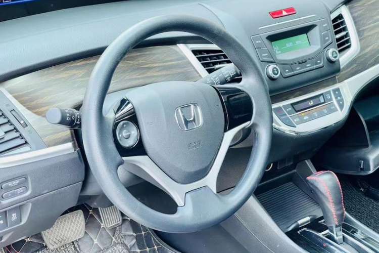 Used Honda Jade 2017 1.8L automatic Comfort version 5 seats Interior 1