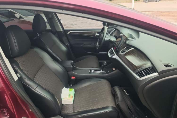 Used Honda Jade 2017 1.8L automatic Comfort version 5 seats Interior 10
