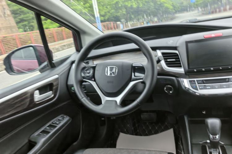 Used Honda Jade 2017 1.8L automatic Comfort version 5 seats Interior 2