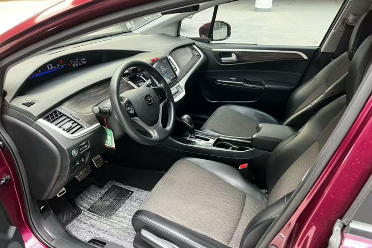 Used Honda Jade 2017 1.8L automatic Comfort version 5 seats Interior 2