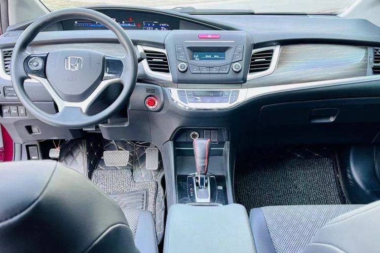 Used Honda Jade 2017 1.8L automatic Comfort version 5 seats Interior 2