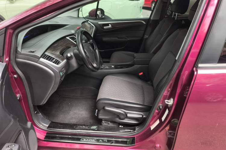 Used Honda Jade 2017 1.8L automatic Comfort version 5 seats Interior 2