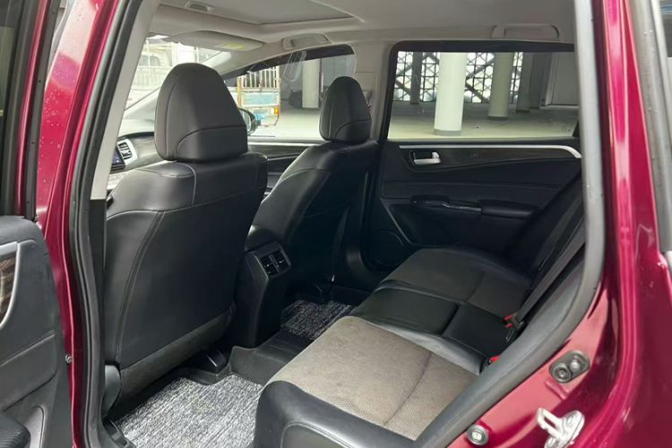 Used Honda Jade 2017 1.8L automatic Comfort version 5 seats Interior 3