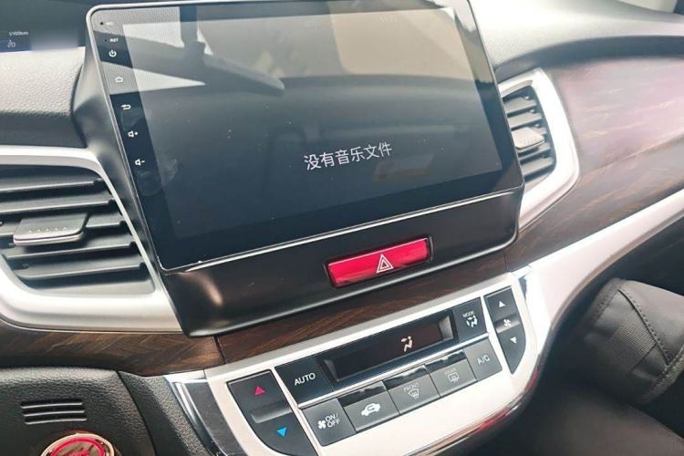 Used Honda Jade 2017 1.8L automatic Comfort version 5 seats Interior 3