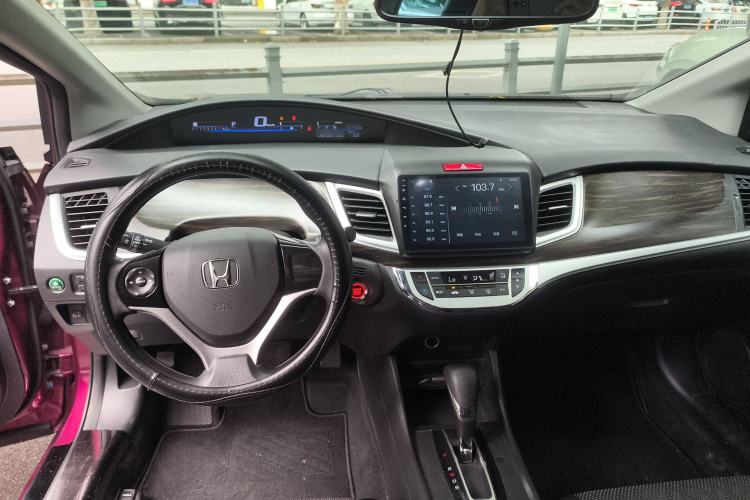 Used Honda Jade 2017 1.8L automatic Comfort version 5 seats Interior 3