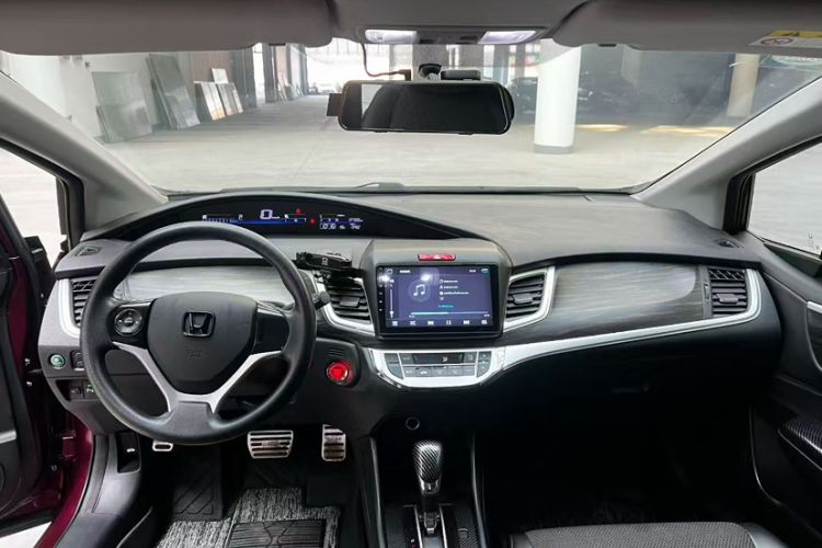 Used Honda Jade 2017 1.8L automatic Comfort version 5 seats Interior 4