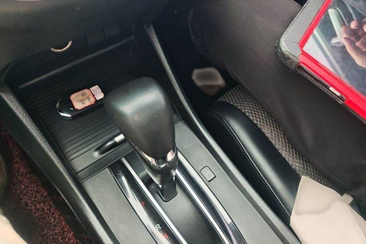 Used Honda Jade 2017 1.8L automatic Comfort version 5 seats Interior 4