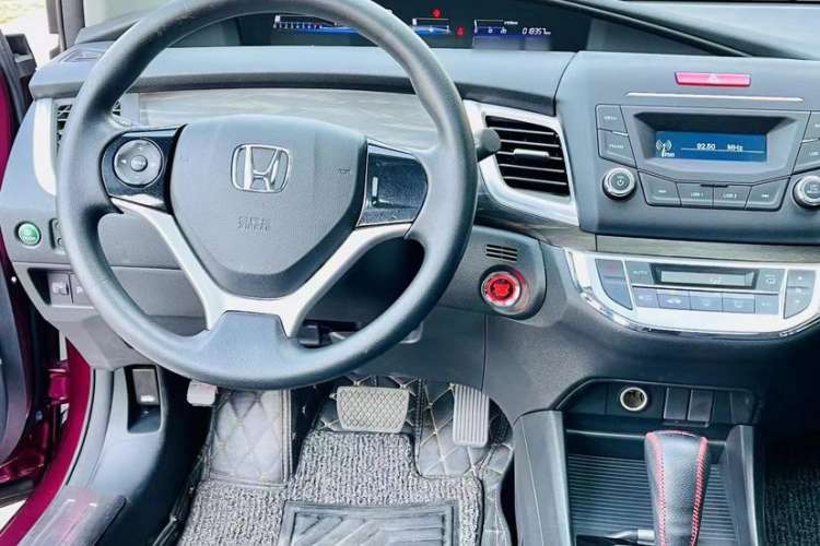 Used Honda Jade 2017 1.8L automatic Comfort version 5 seats Interior 4