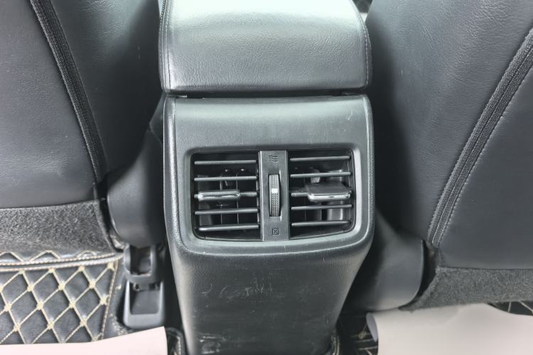 Used Honda Jade 2017 1.8L automatic Comfort version 5 seats Interior 7
